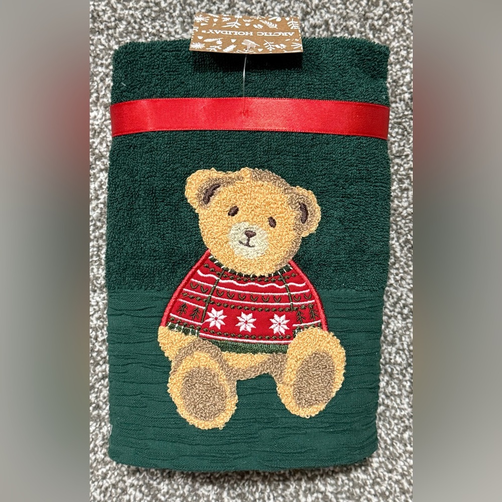 Viral Teddy Bear Green Hand Towel Set of 2 - NWT